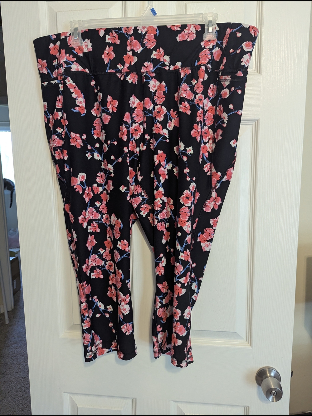 Black Floral Capri Leggings - Pink Blossom Print